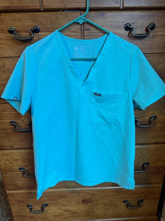 Figs Tops - Figs Catarina One-Pocket Scrub Top in Fresh Aqua Med LIKE NEW